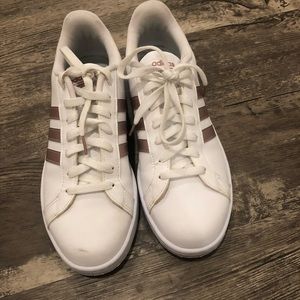 Women’s Adidas Advantage Sneakers size 11